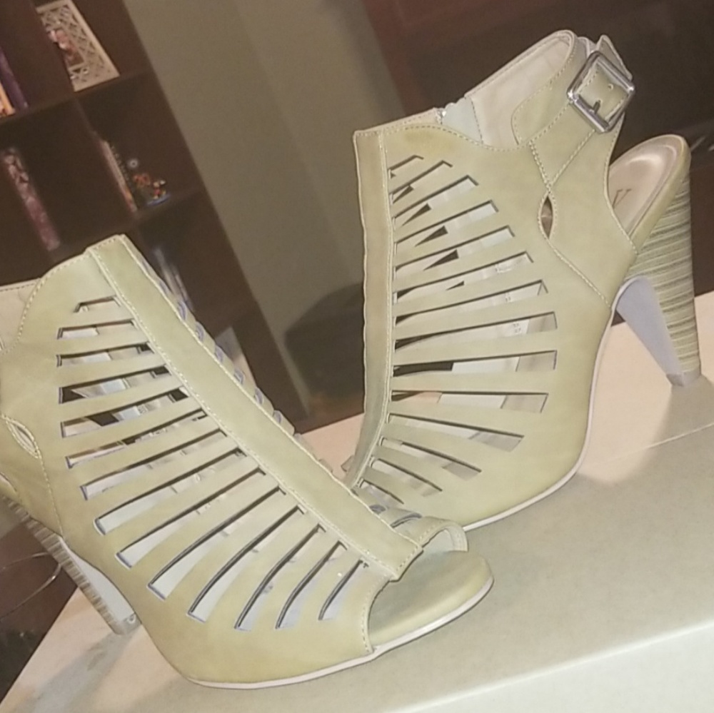 Tan heels